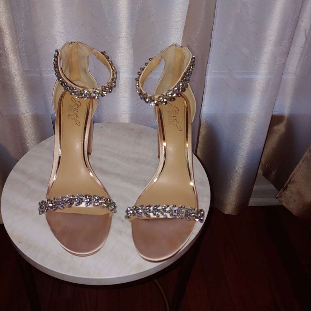 Jewel Badgley Mischka